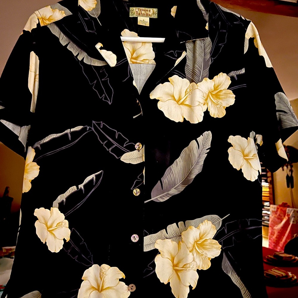 Tommy Bahama Women’s shirt